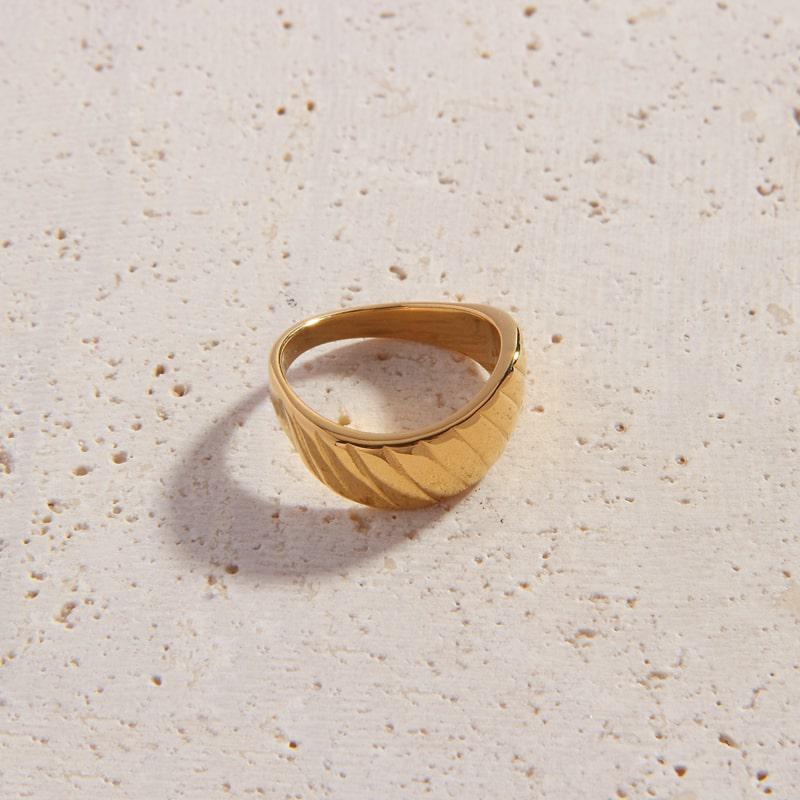 Delia Ring