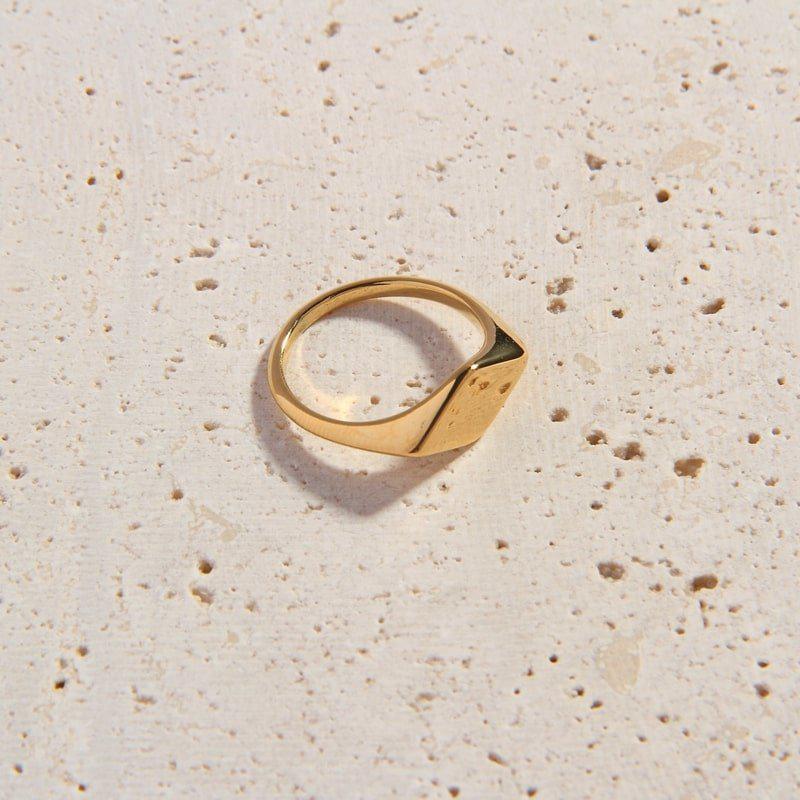 Elle Ring