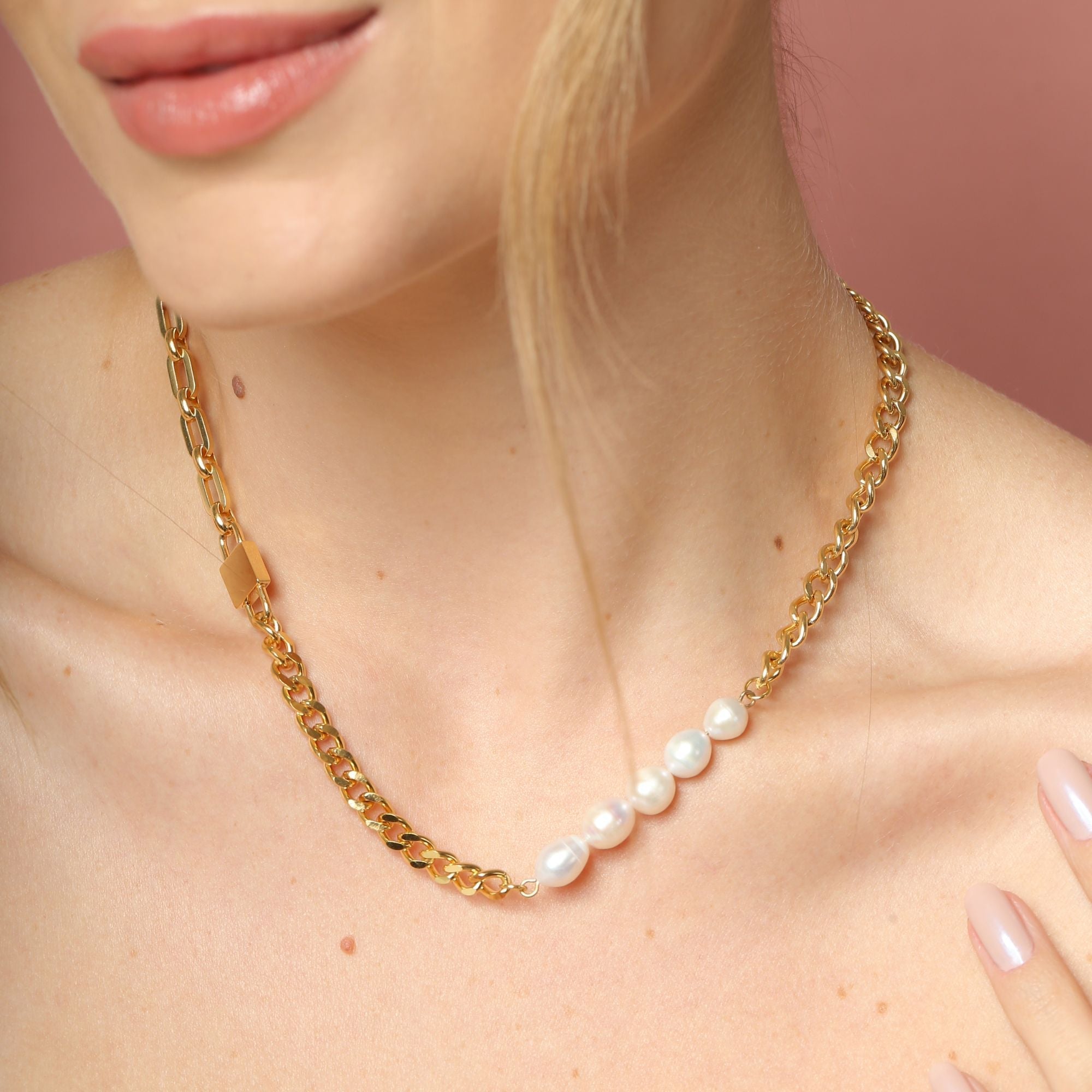Mia Chain Necklace