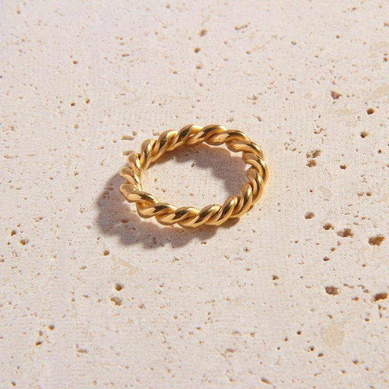 Mia Ring