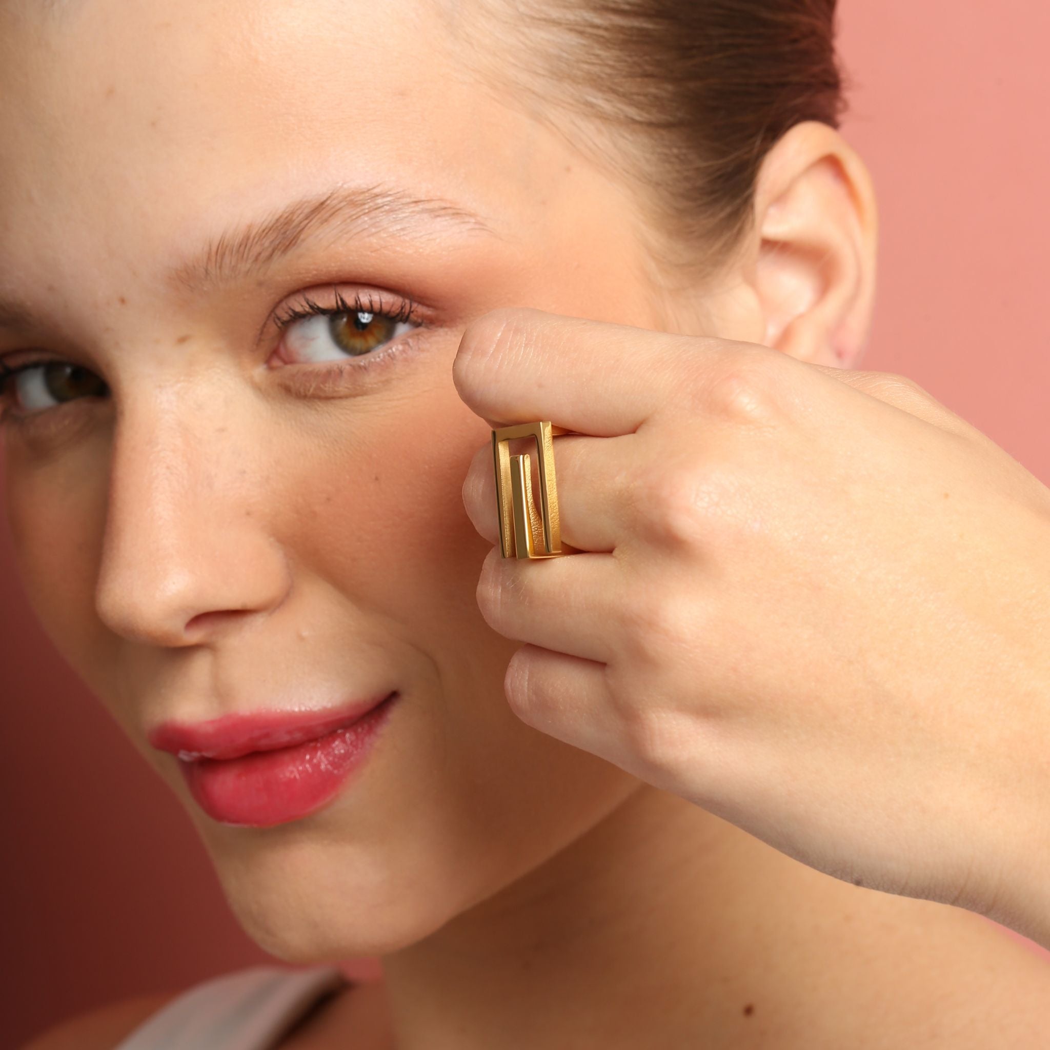 Nadia Ring