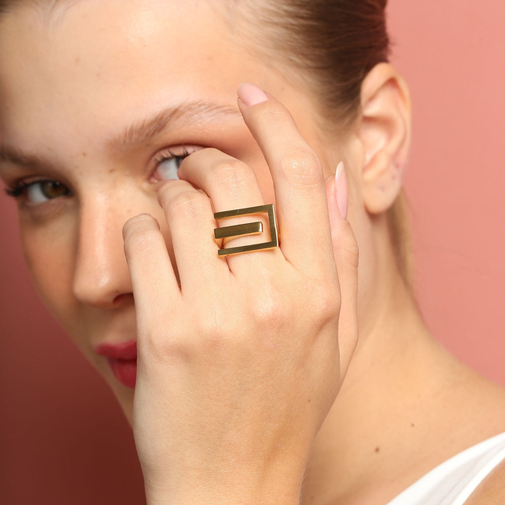 Nadia Ring